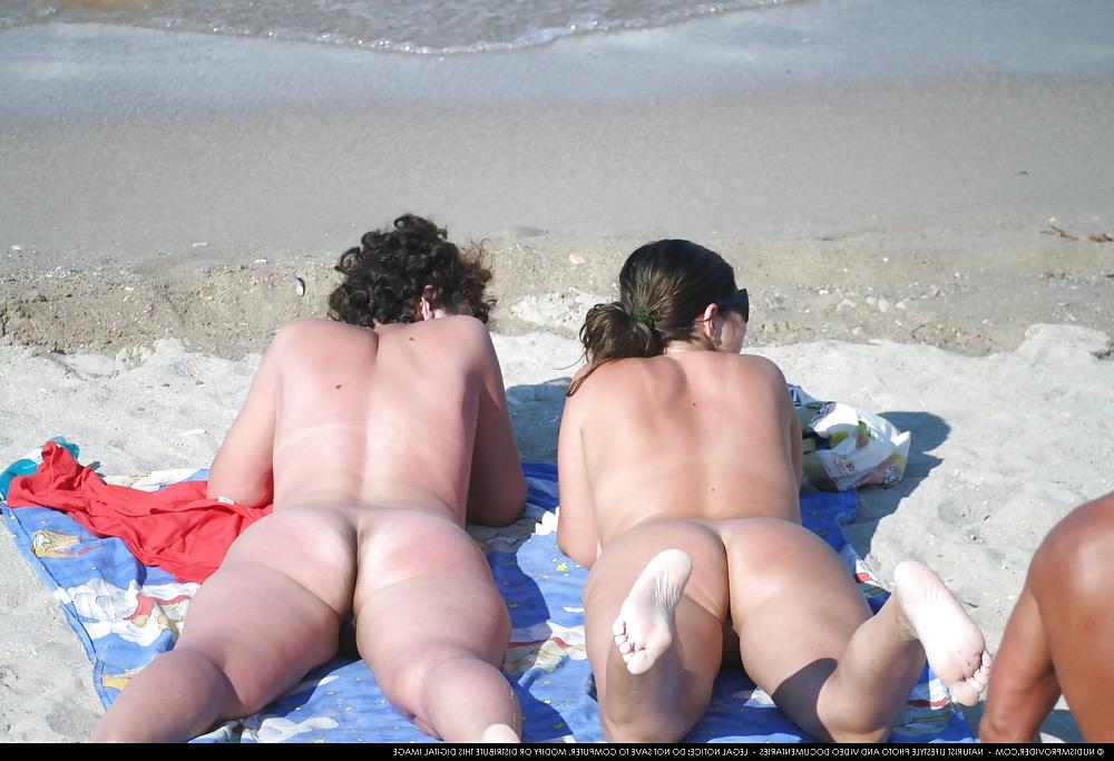 25P Nudist Girls Between Legs