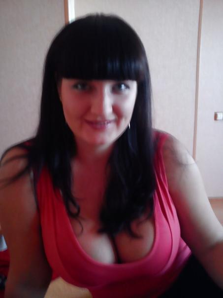 14P Busty Russian Woman 800