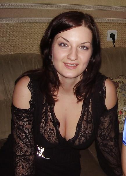 14P Busty Russian Woman 800