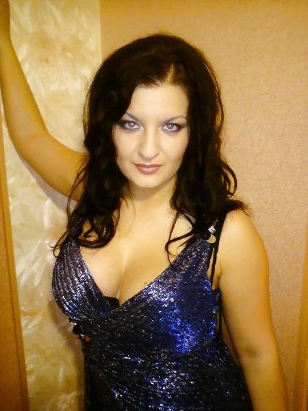 14P Busty Russian Woman 800