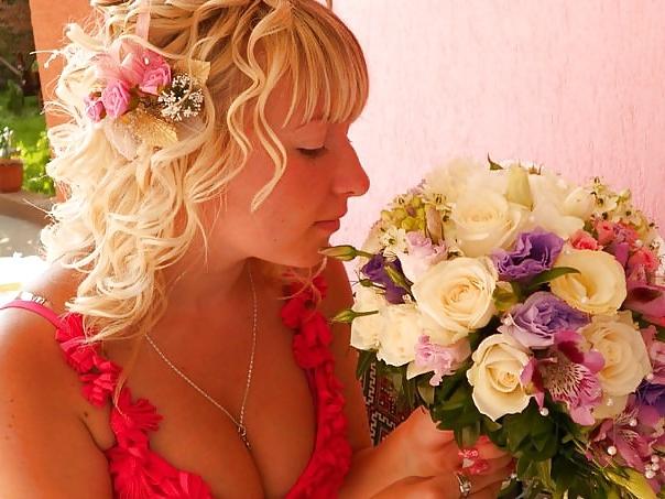 12P Busty Russian Woman 553