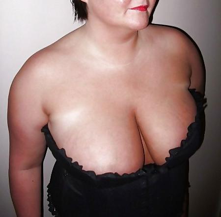 25P Slut Wife likes to be exposed on net