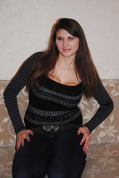 11P Busty Russian Woman 818