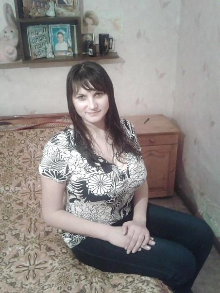 11P Busty Russian Woman 818