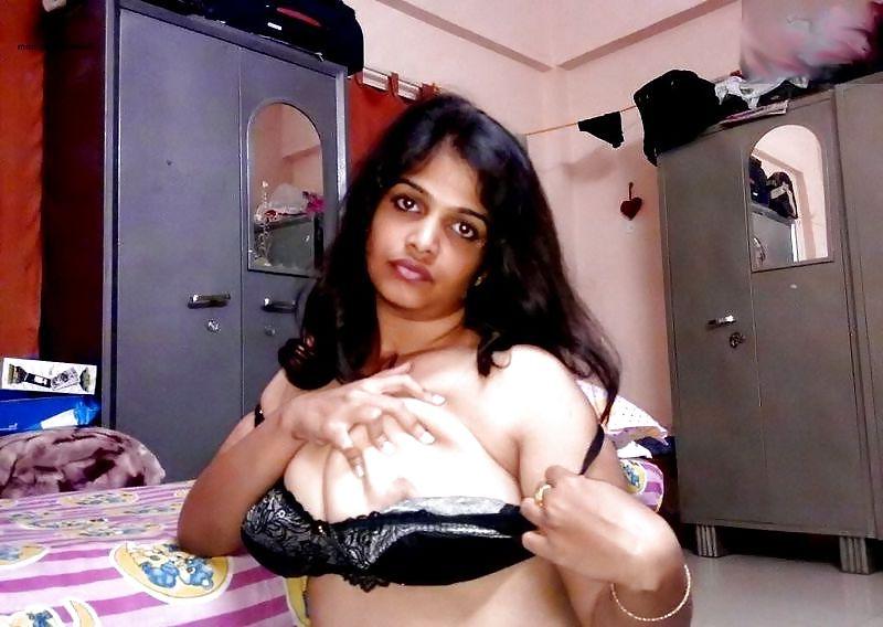 13P Desi bhabhi showing