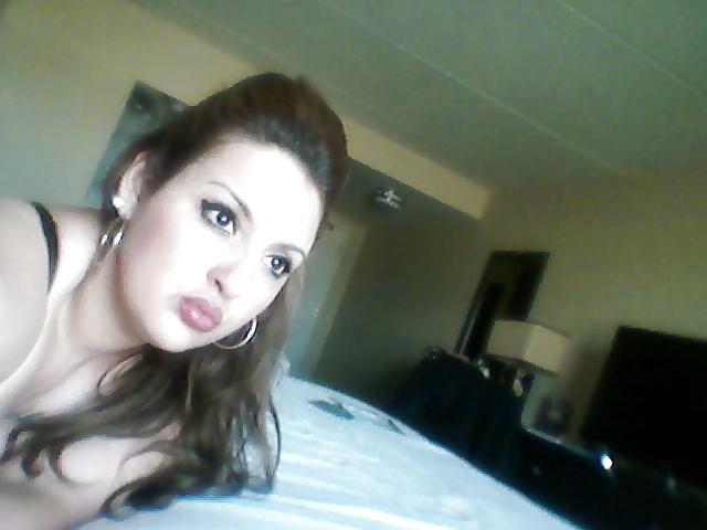 15P Brunette MILF Self Shots