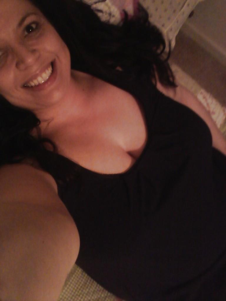 15P Brunette MILF Self Shots