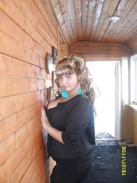 15P Busty Russian Woman 472