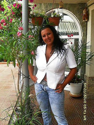 20P Busty Russian Woman 849
