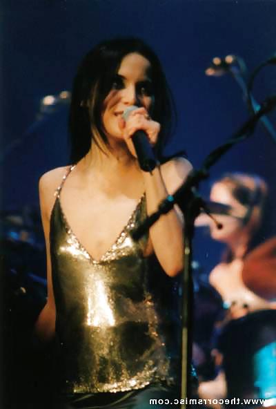 25P ANDREA CORR (The Corrs) small tits and so slutty