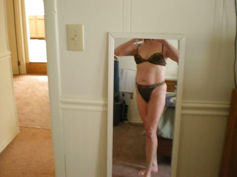 25P Mature Self Shots