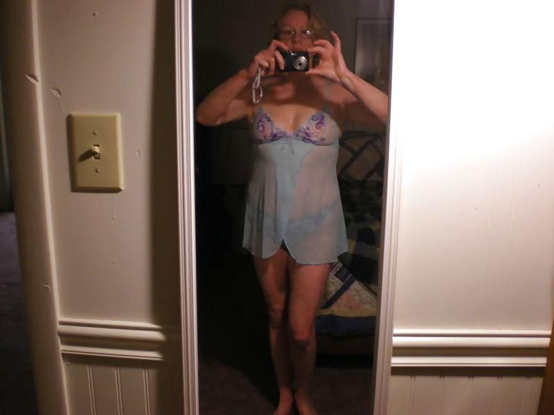 25P Mature Self Shots