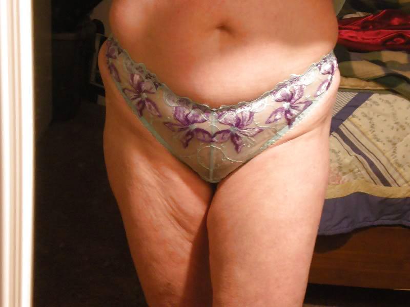 25P Mature Self Shots