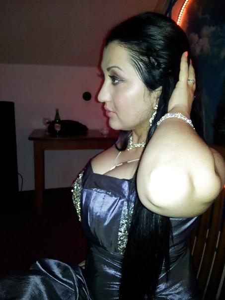 9P Busty Russian Woman 885