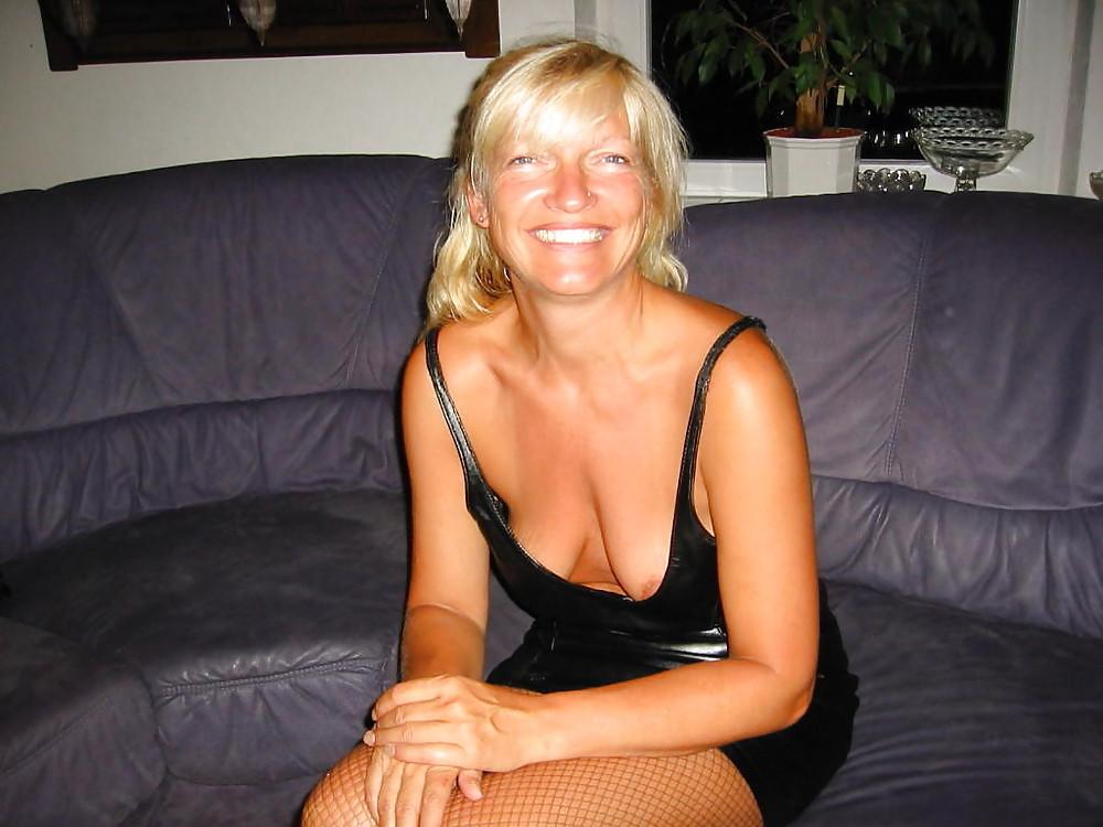 17P Mature downblouse 2