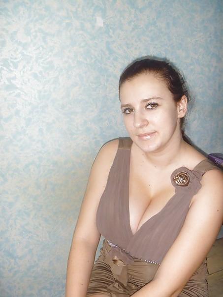 11P Busty Russian Woman 639
