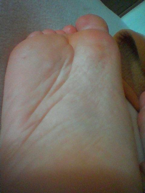 25P Lara 's Feet - Foot models nipples pale flexible toes soles 