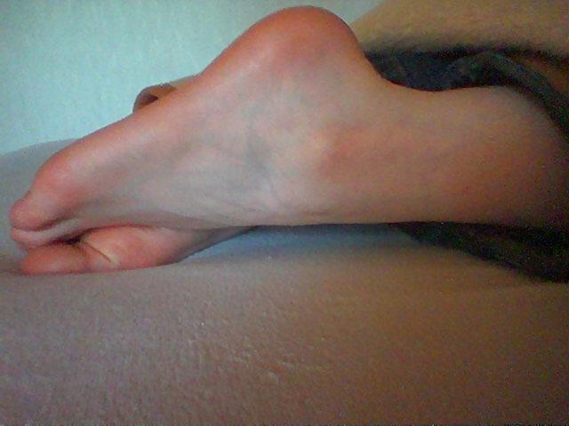 25P Lara 's Feet - Foot models nipples pale flexible toes soles 