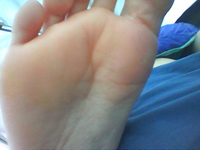 25P Lara 's Feet - Foot models nipples pale flexible toes soles 