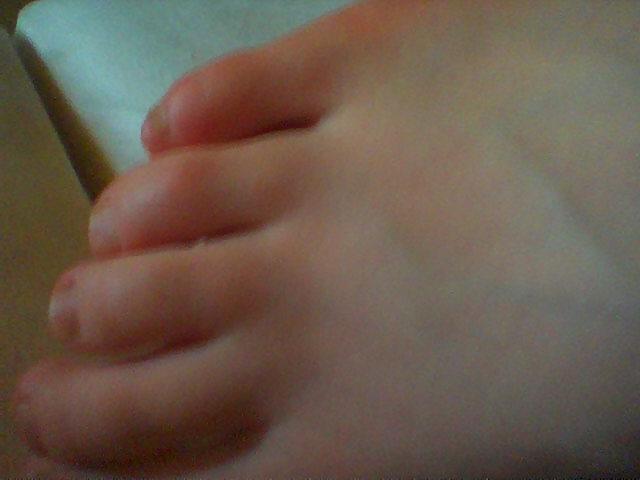 25P Lara 's Feet - Foot models nipples pale flexible toes soles 