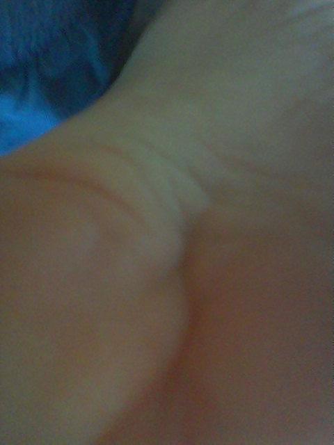 25P Lara 's Feet - Foot models nipples pale flexible toes soles 