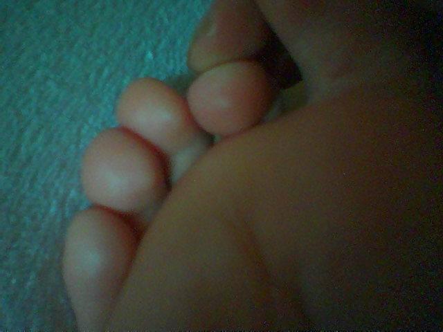 25P Lara 's Feet - Foot models nipples pale flexible toes soles 
