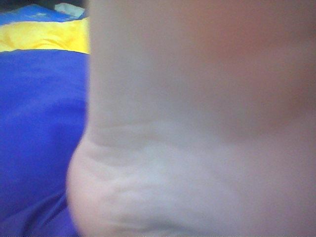 25P Lara 's Feet - Foot models nipples pale flexible toes soles 