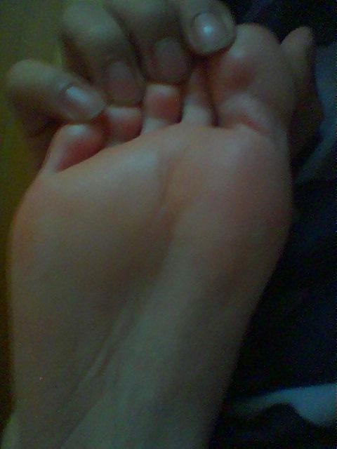25P Lara 's Feet - Foot models nipples pale flexible toes soles 
