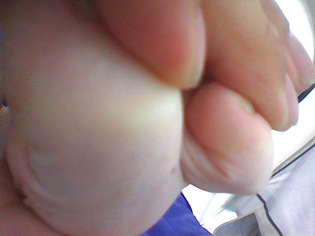 25P Lara 's Feet - Foot models nipples pale flexible toes soles 