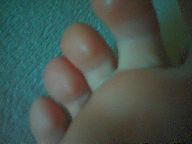 25P Lara 's Feet - Foot models nipples pale flexible toes soles 