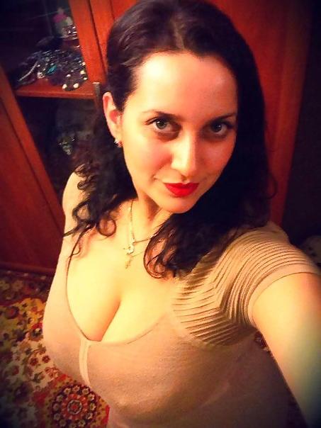 19P Busty Russian Woman 581