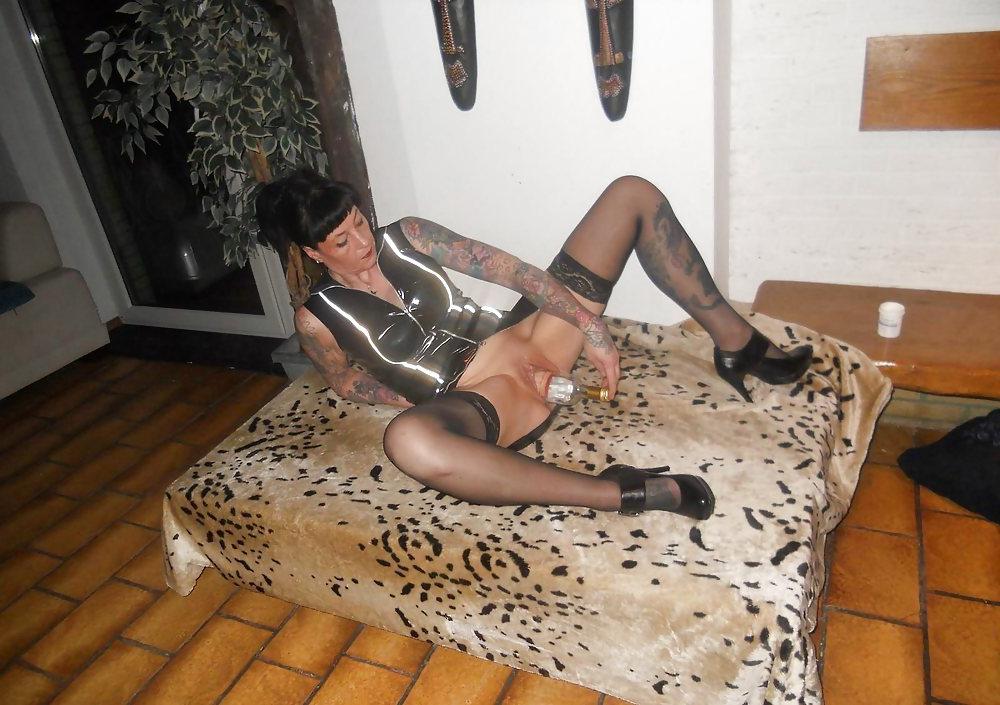 25P Tattoed fisting and dildo