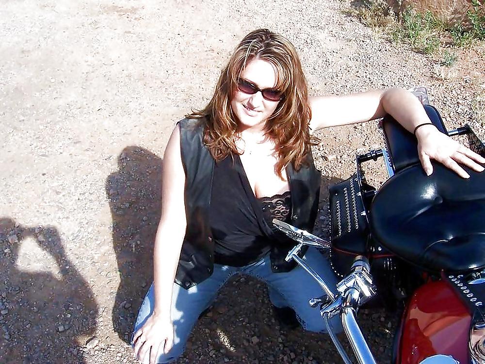 25P Busty Amateur SlutWife