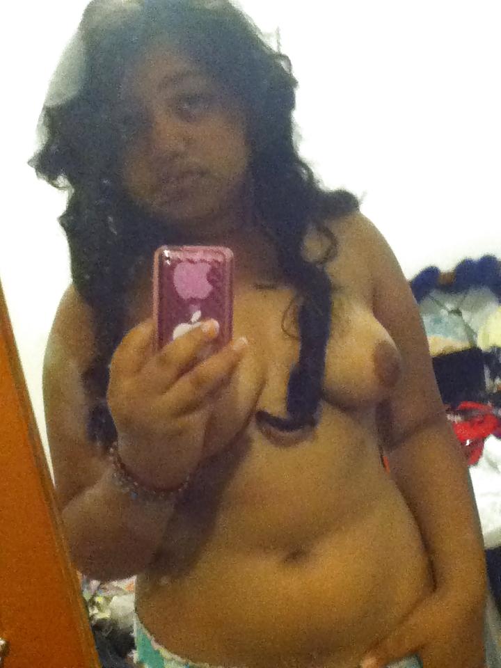 11P Chubby desi gf selfshots