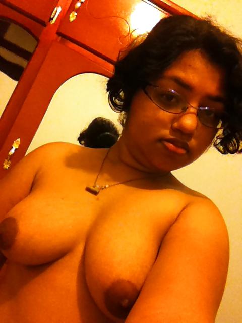 11P Chubby desi gf selfshots