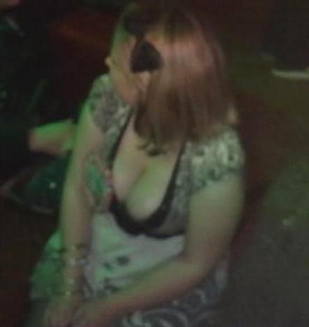 4P Downblouse grabs and pics