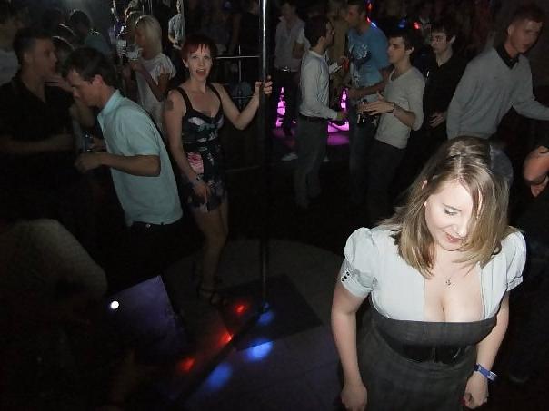 4P Downblouse grabs and pics