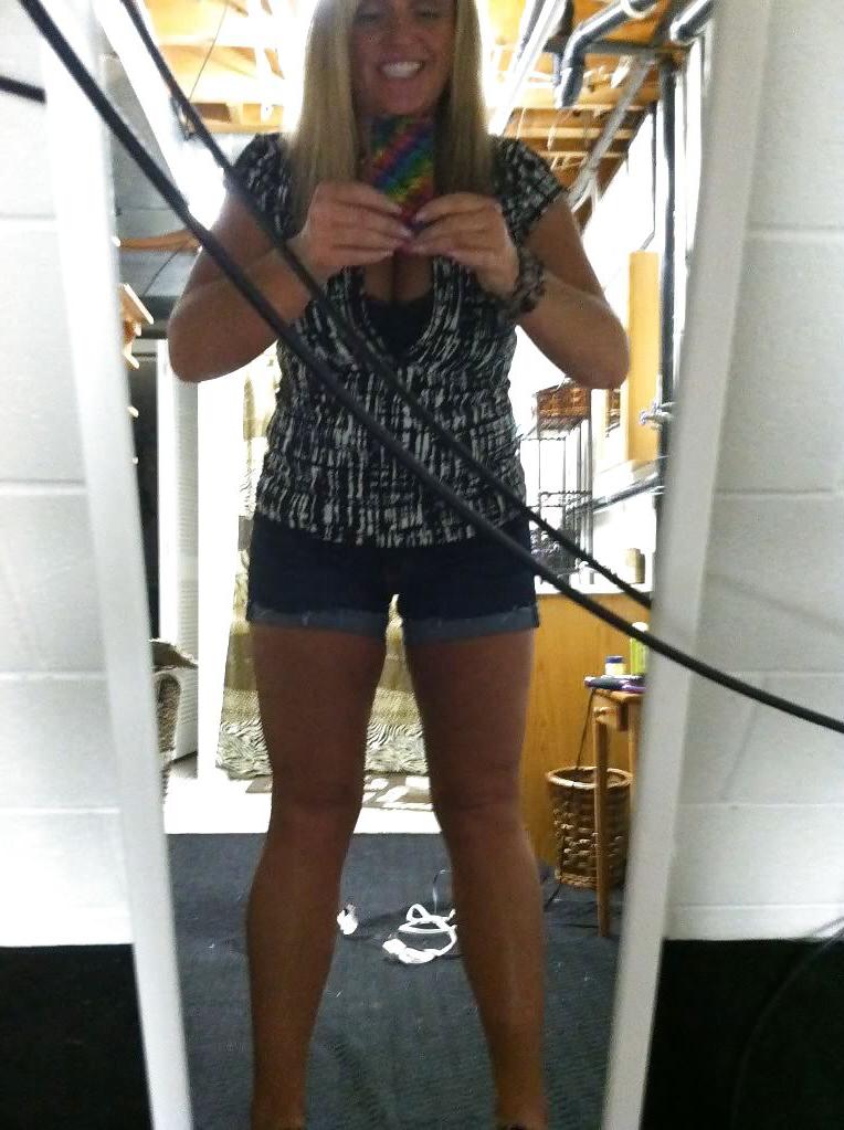 10P Blonde MILF Self Pics