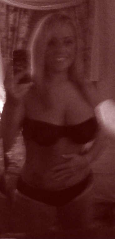 10P Blonde MILF Self Pics