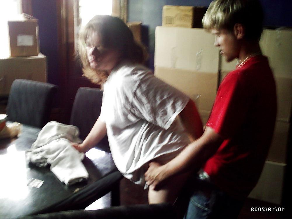 25P She like young guy 