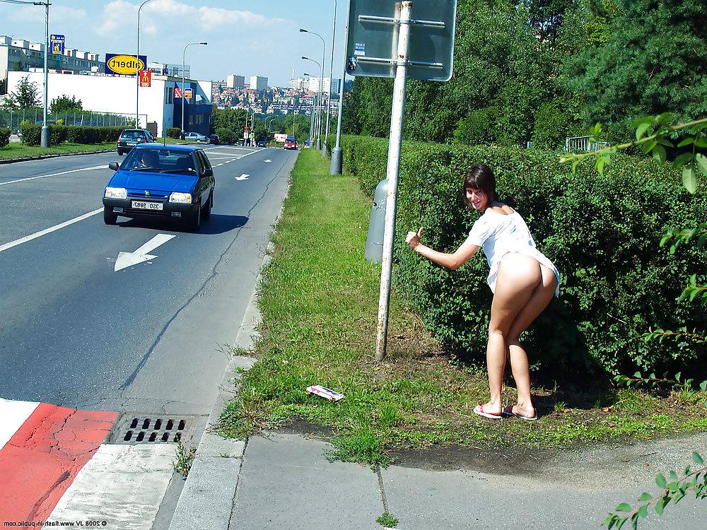 15P AMATEUR BEAUTY TEEN UNDRESSES ON THE STREET