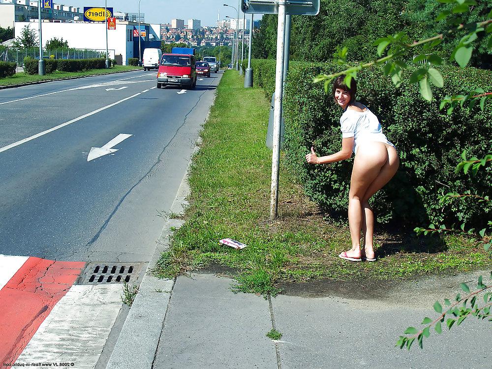 15P AMATEUR BEAUTY TEEN UNDRESSES ON THE STREET