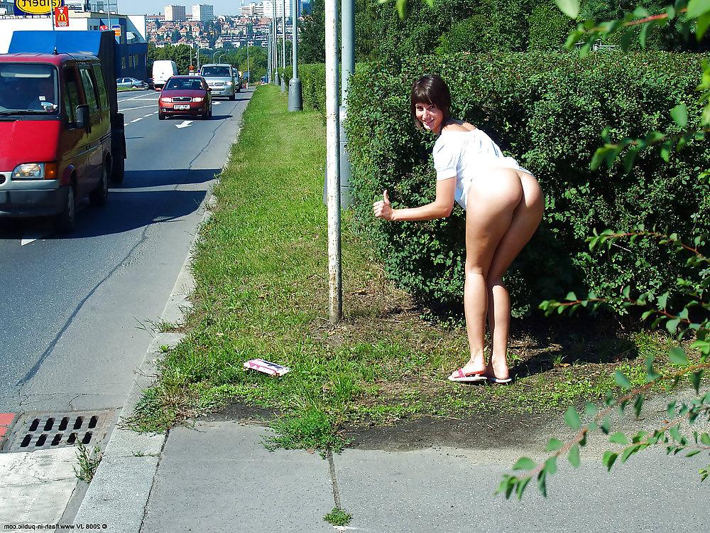 15P AMATEUR BEAUTY TEEN UNDRESSES ON THE STREET