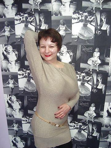 7P Busty Russian Woman 1023