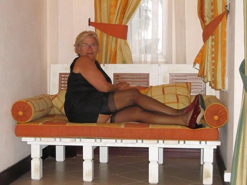 25P Mature Beauty - Annick 2