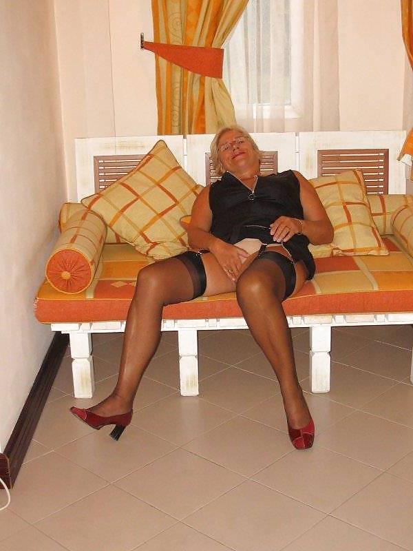25P Mature Beauty - Annick 2