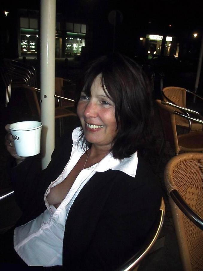 19P Downblouse & Nipple Slip 19