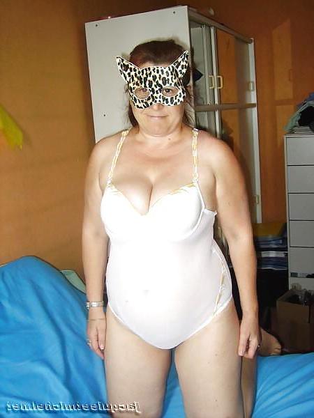 25P French granny Angela