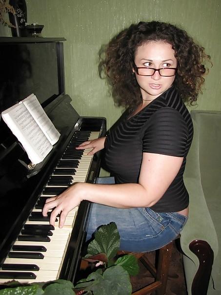 11P Busty Russian Woman 328