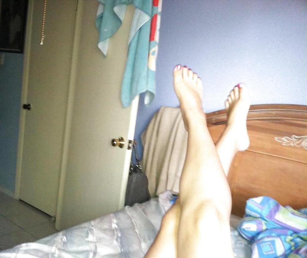 25P She loves sucking on her toes